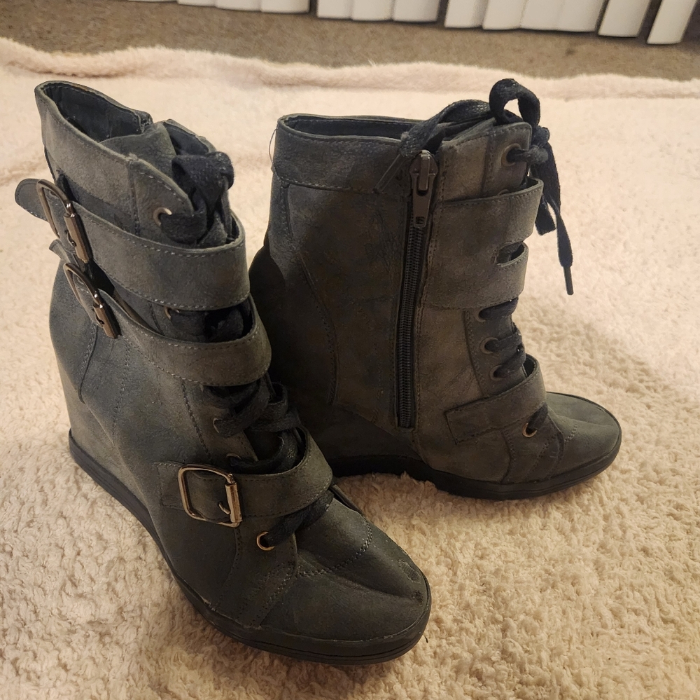 Nature breeze wedge ankle bootie 7 1/2
